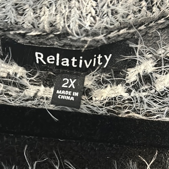 Relativity Black and Gray Fuzzy Geometric Knit Cardigan - Picture 3 of 6